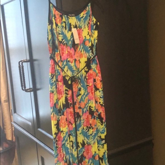 Dress - Picture 1 of 3